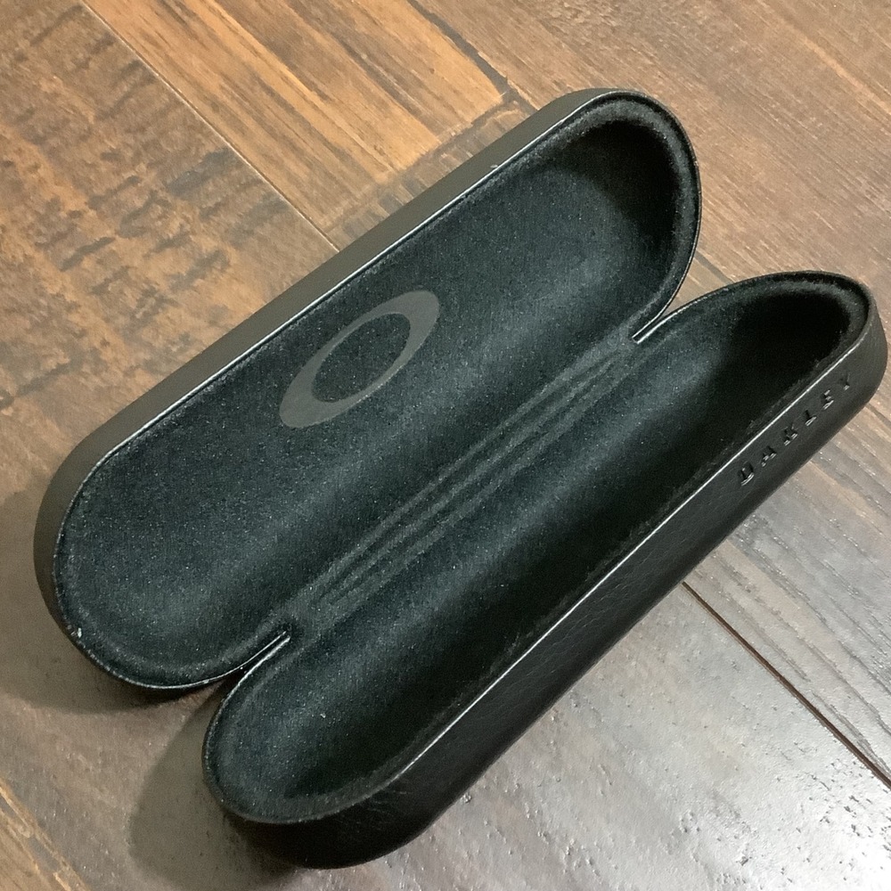 Oakley Black Hard Shell Sunglasses Case Eyewear Storage Clamshell Logo Case - Picture 2 of 11